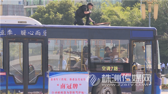 客車(chē)自動(dòng)破窗裝置,遙控自動(dòng)破玻器,破窗器,南冠破玻器